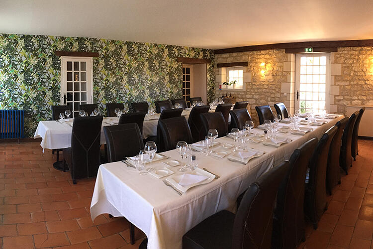 Salle privé à l'hôtel restaurant Moulin de Châlons pour repas de groupes, séminaires, évènements