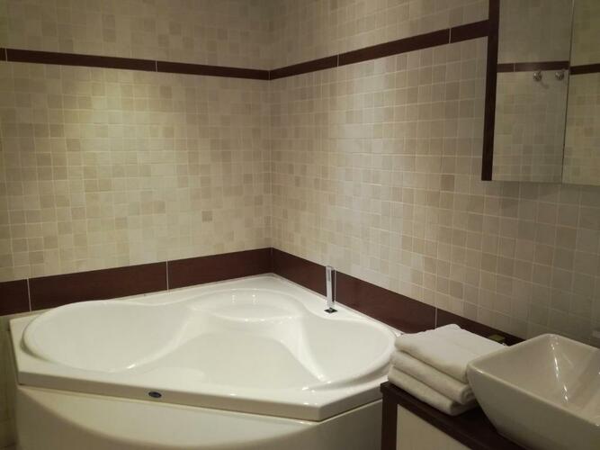 Chambre double luxe avec baignoire à l'hôtel Moulin de Châlons